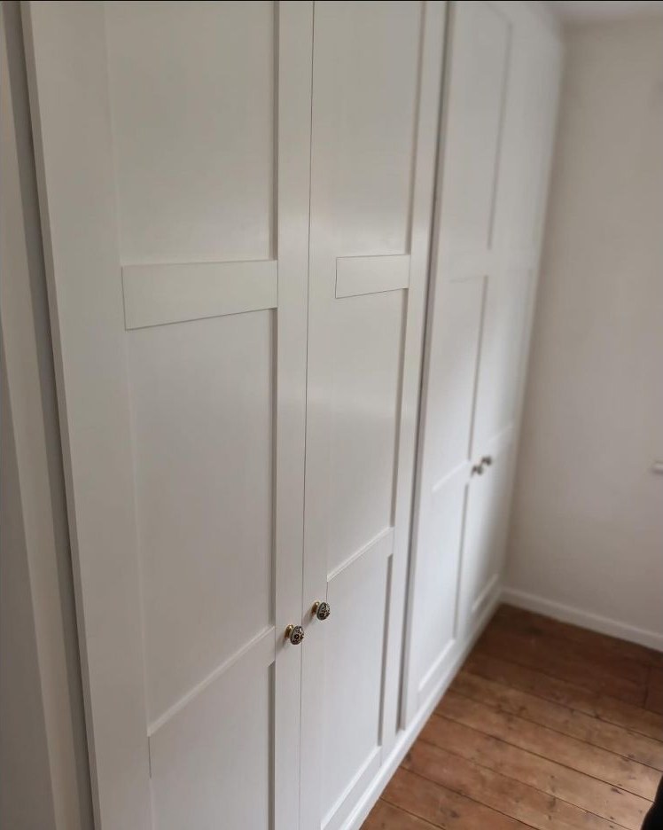 Custom white Shaker fitted wardrobe